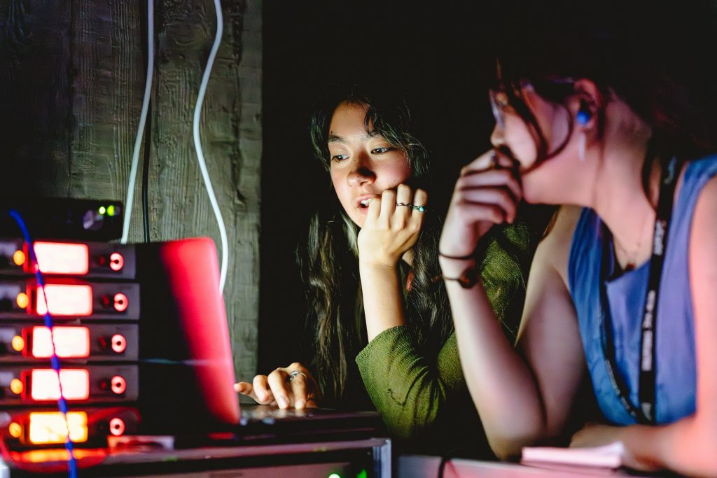 Kiln Sparks participants editing a digital audio workstation. Credit Andrew Billington