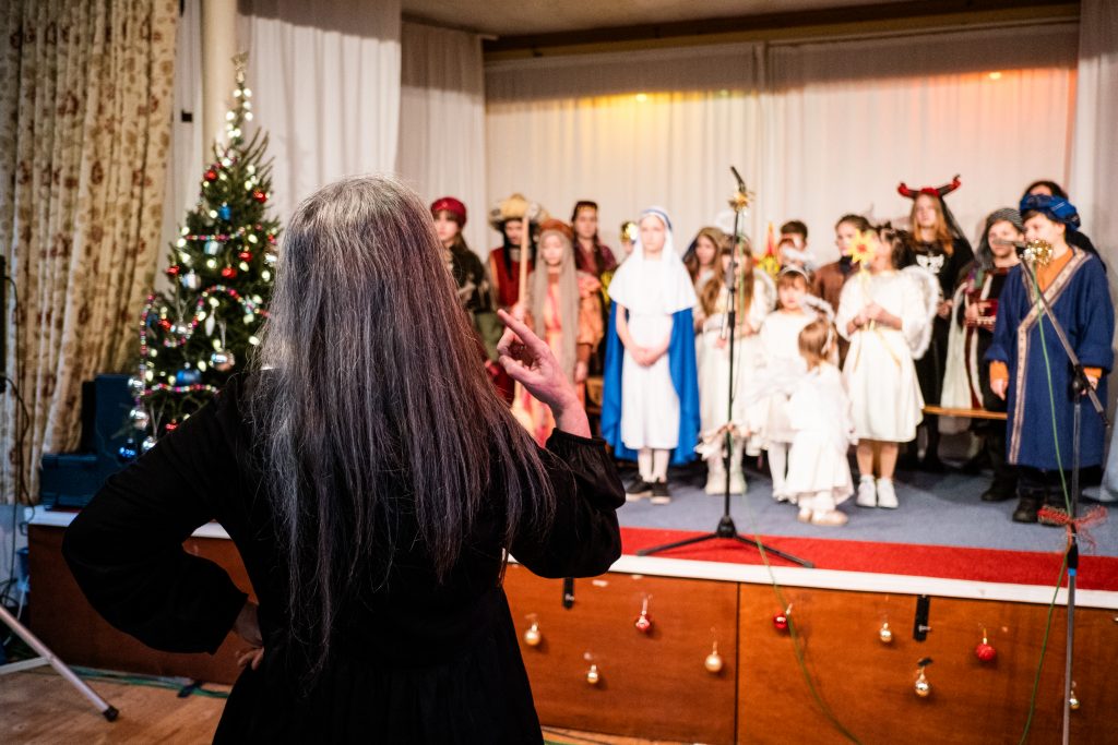 Director of New Vic Borderlines Sue Moffat directs the nativity scene. Picture from the Vertep at Newcastle Congregational Church, performed by Ukrainian families. Credit: Jenny Harper. 